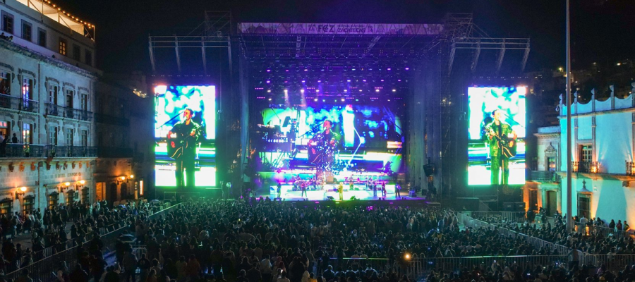 Fonseca arma fiestón en la Plaza de Armas