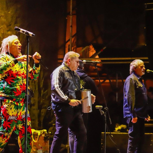 Los Auténticos Decadentes hacen vibrar la Plaza de Armas